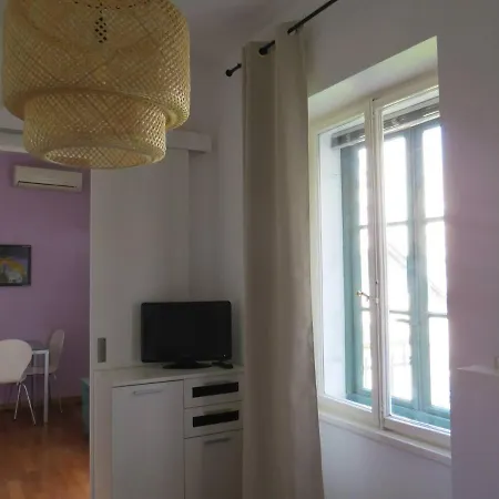 Moments From Beach & Centre Apartment
