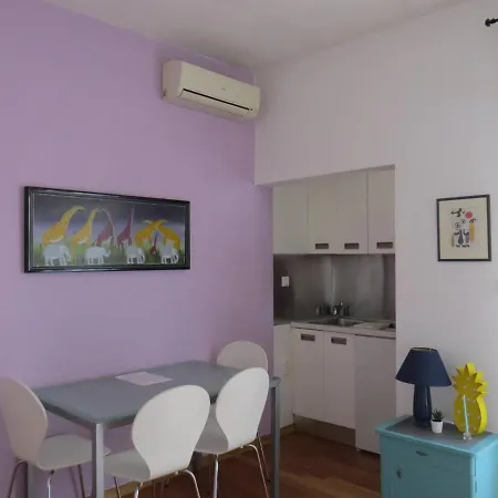 Apartment Moments From Beach & Centre *