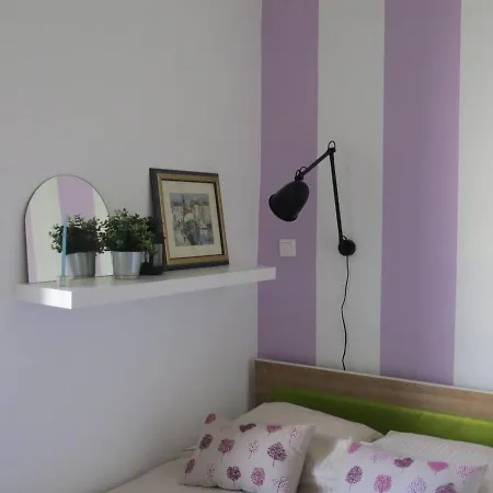 Moments From Beach & Centre Apartment *